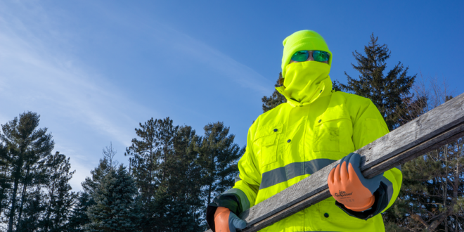 Worker in FrogWear HV GLO-P1 hi-vis winter parka and Bullhead Safety WL300-YG hi-vis thermal neck gaiter